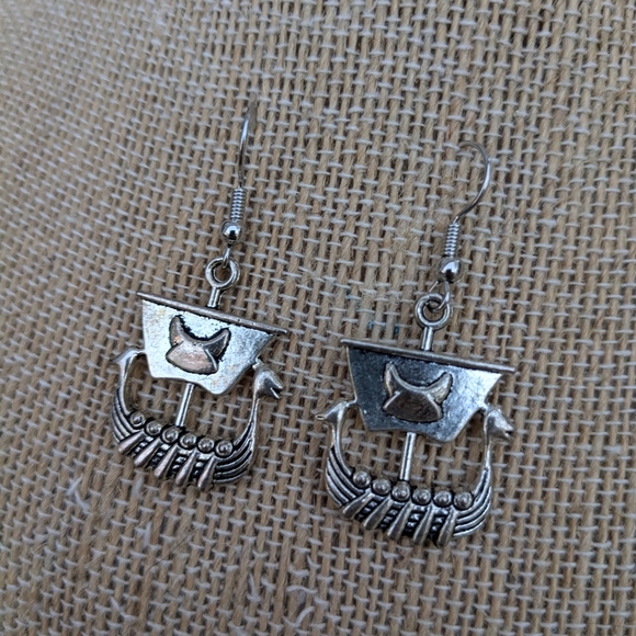 Viking Ship Earrings - Picture 5 of 8